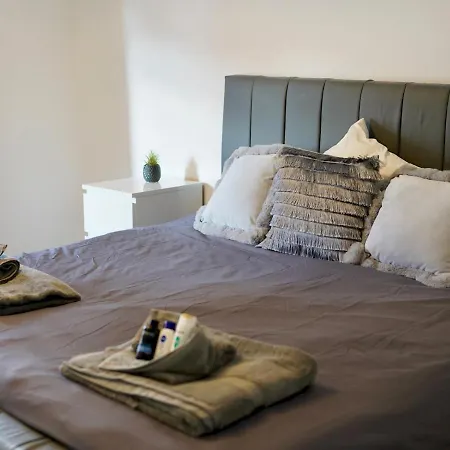 Stunning Spacious Near Leeds Centre Pass The Keys Apartment Leeds (West Yorkshire)