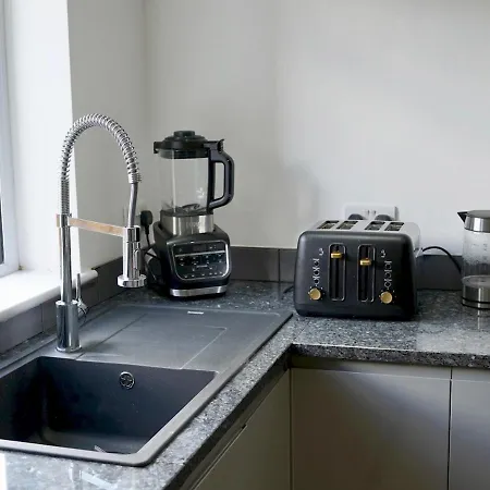 Stunning Spacious Near Leeds Centre Pass The Keys Leeds (West Yorkshire)