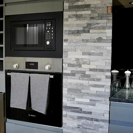 Stunning Spacious Near Leeds Centre Pass The Keys Leeds (West Yorkshire)