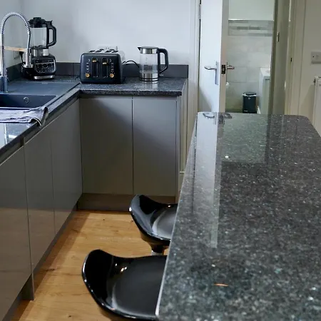 Stunning Spacious Near Leeds Centre Pass The Keys *