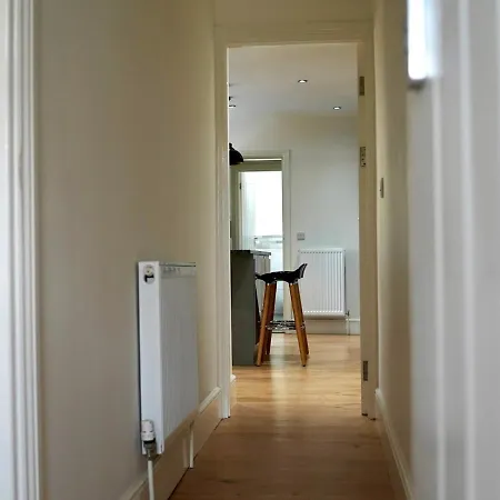 Stunning Spacious Near Leeds Centre Pass The Keys *